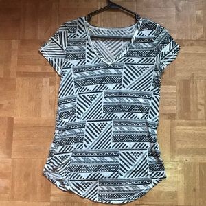 Pattern V neck t shirt